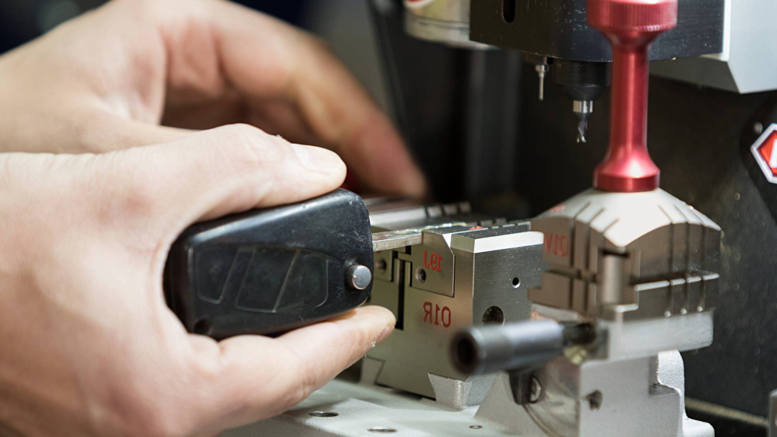 Expert Advice on Can a locksmith fix a bent car key? for Vehicle Owners
